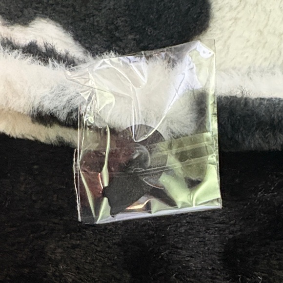 Adult Black and White Fuzzy Bucket Hat~Free Posh Friends 4ever Pin - Picture 6 of 12